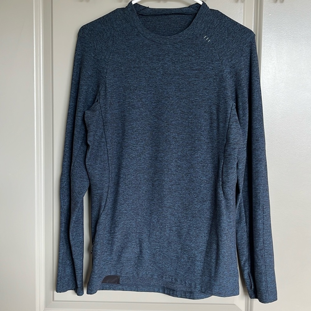 Lululemon men’s xs small long sleeve blue shirt.